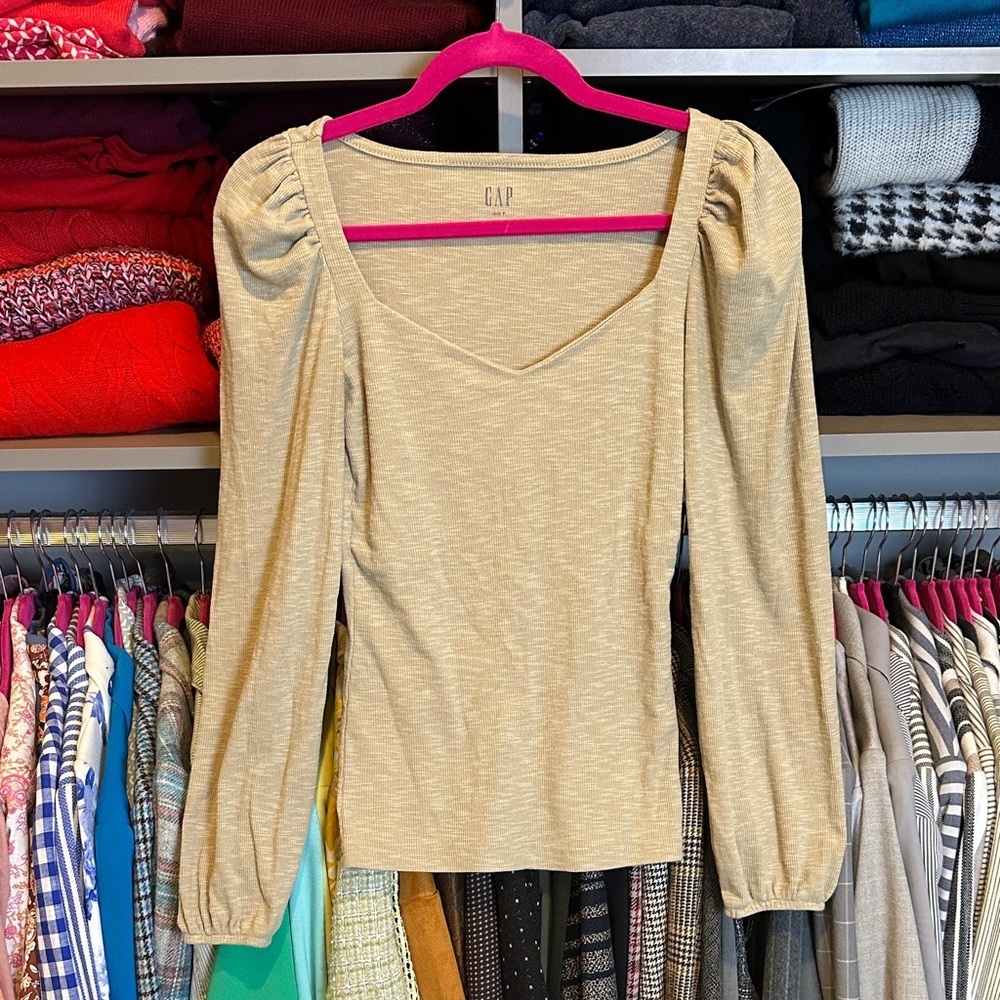 GAP taupe/white heathered long puff sleeve v neck ribbed top size S